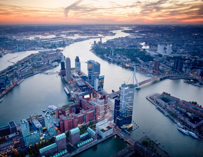 Aerial shot of the river Maas in Rotterdam. Photo: Gerhard van Roon, Kunst en Vliegwerk