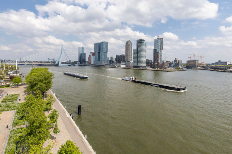 Two vessels on the river Maas in Rotterdam. Photo: Guido Pijper