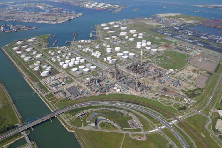 Aerial shot of hydrogen plants in Rotterdam. Source: Port of Rotterdam